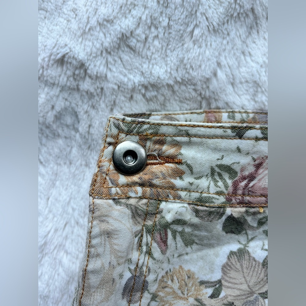 NWOT Do & Be Denim Floral Shorts - Picture 9 of 9